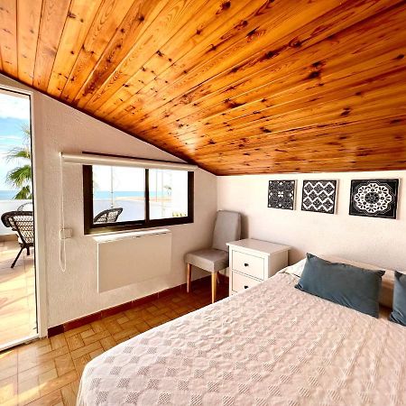 House In Front Of The Beach With Sea View Кембрилс Екстериор снимка